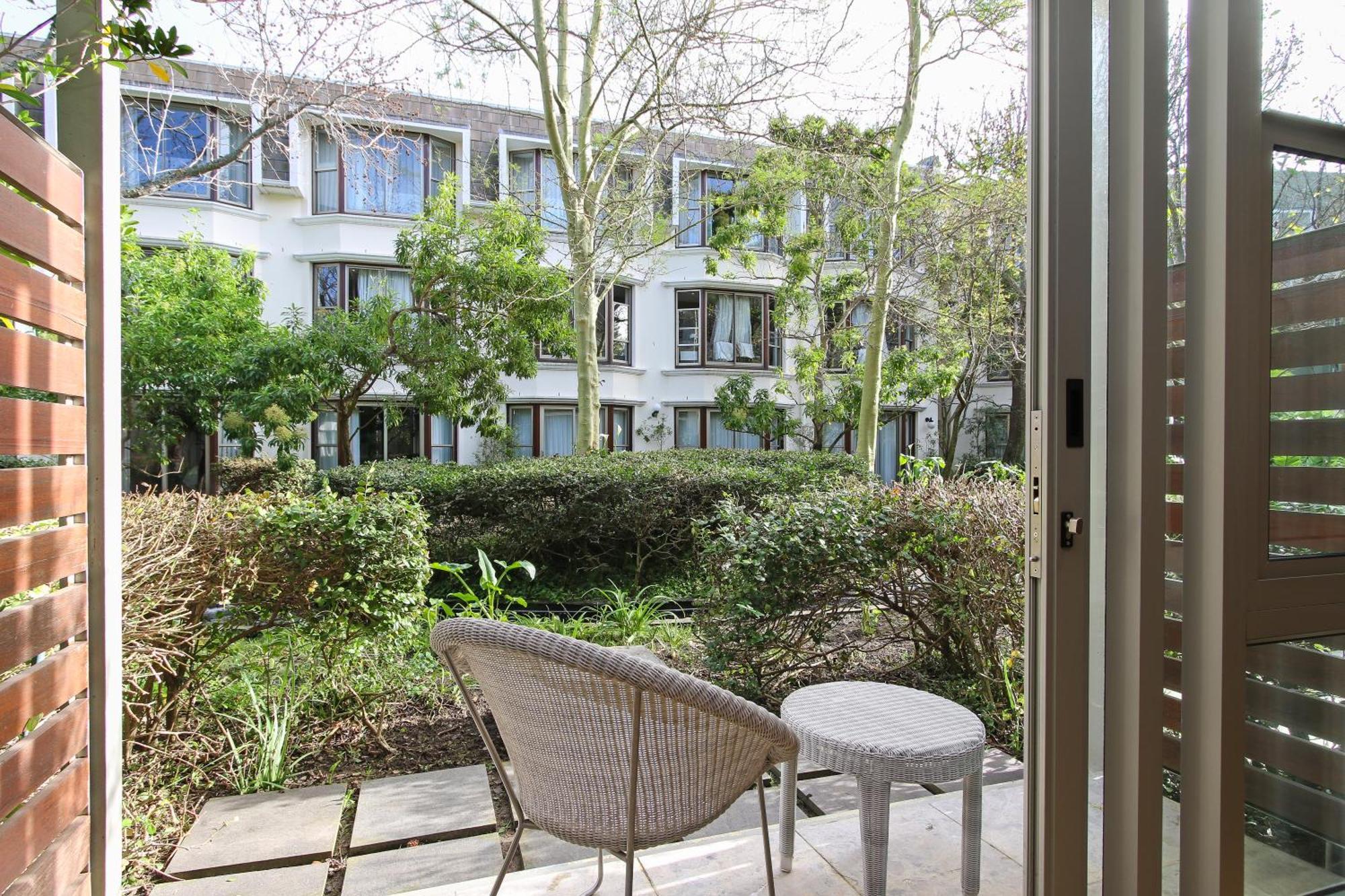 Vineyard Hotel Cape Town Bagian luar foto