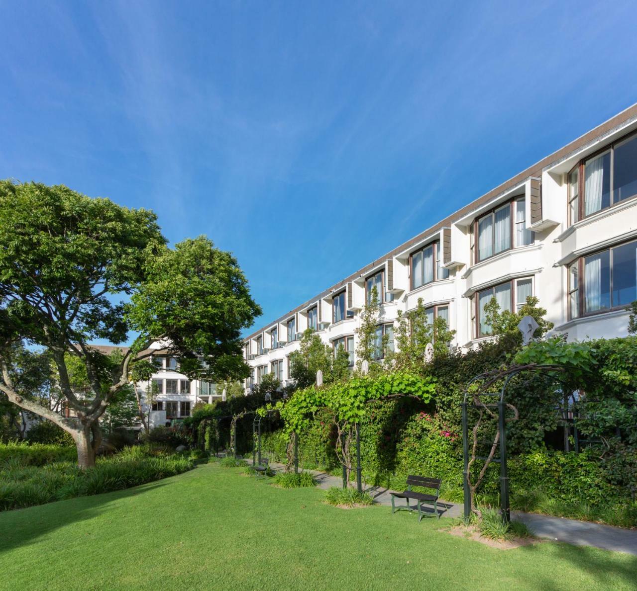 Vineyard Hotel Cape Town Bagian luar foto